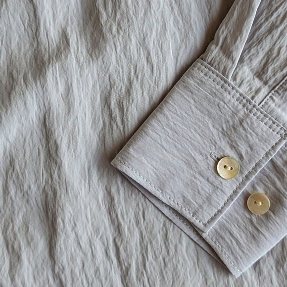 MadeWell Crinkle Loose Fit Long Sleeved Shirt Women's XS NWT Silver Gray - Picture 8 of 11